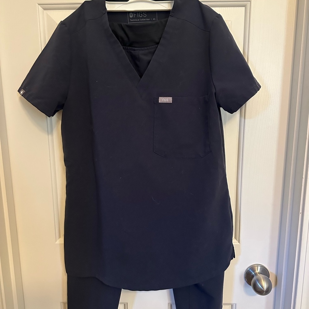 FIGS XS Navy Set (Catarina Top + Zamora Jogger)